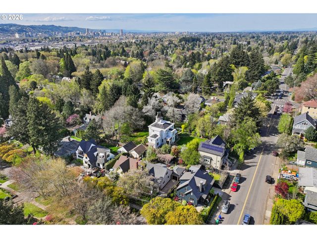 3825 Se CARLTON St, Portland, OR 97202