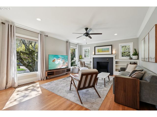 3825 Se CARLTON St, Portland, OR 97202