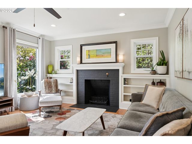 3825 Se CARLTON St, Portland, OR 97202