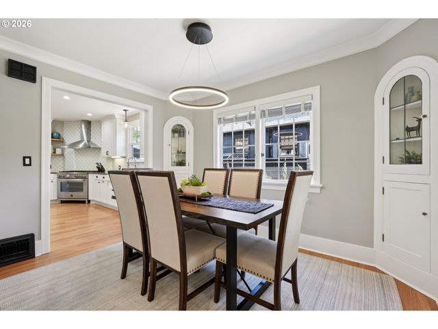 3825 Se CARLTON St, Portland, OR 97202