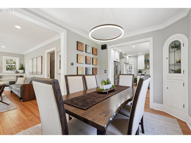 3825 Se CARLTON St, Portland, OR 97202