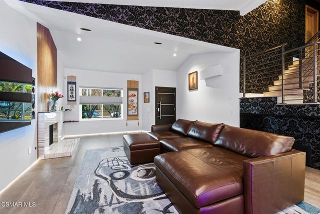 9998 Jamestown Street, Ventura, CA 93004