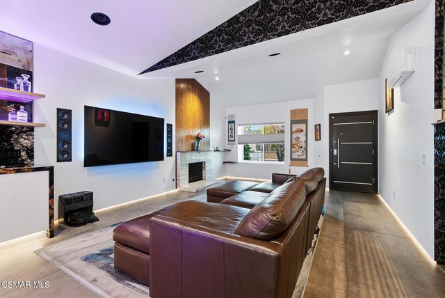 9998 Jamestown Street, Ventura, CA 93004