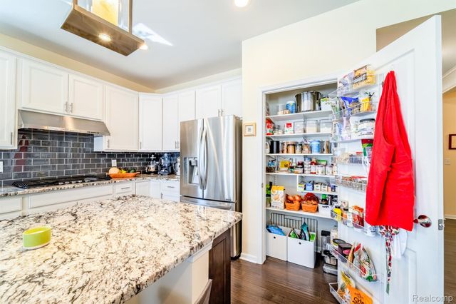 24279 Walloon Way, Brownstown Charter Township, MI 48134