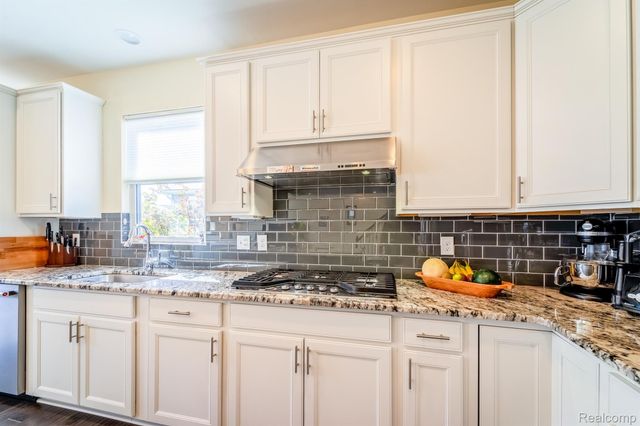 24279 Walloon Way, Brownstown Charter Township, MI 48134