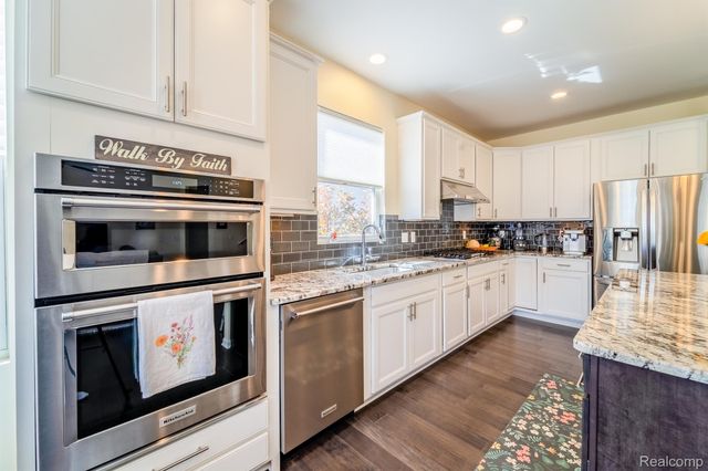 24279 Walloon Way, Brownstown Charter Township, MI 48134