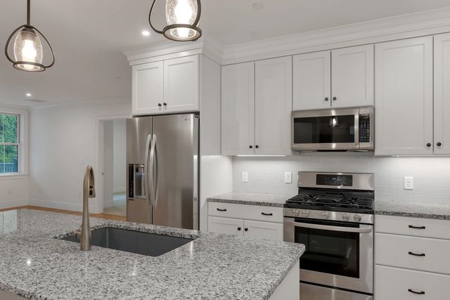 7 Willey Creek Rd Unit 205, Exeter, NH 03833