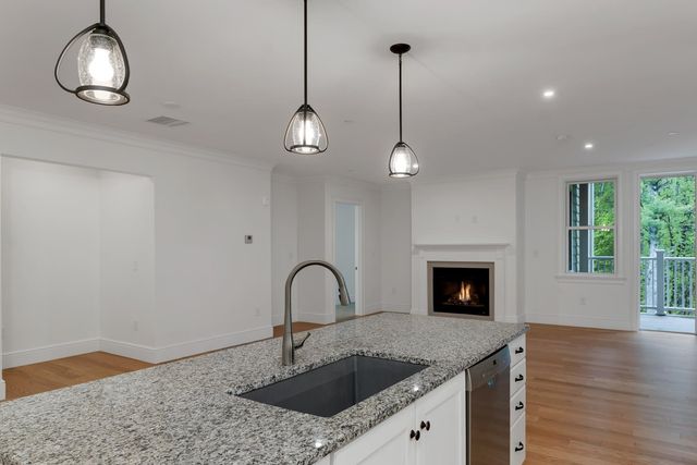 7 Willey Creek Rd Unit 205, Exeter, NH 03833