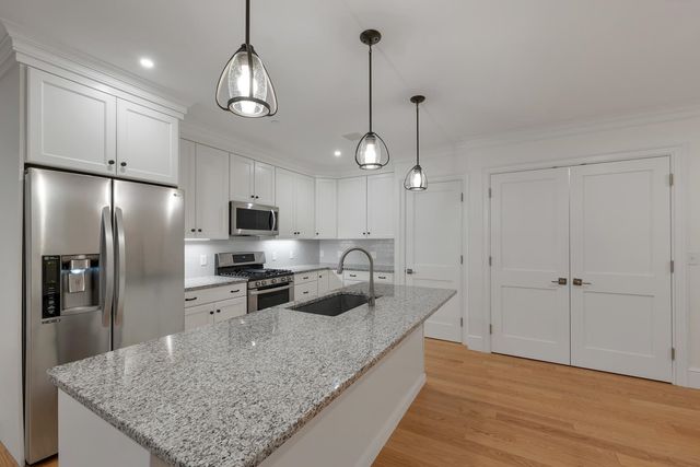 7 Willey Creek Rd Unit 205, Exeter, NH 03833