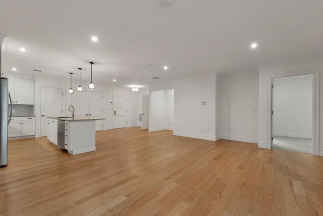 7 Willey Creek Rd Unit 205, Exeter, NH 03833