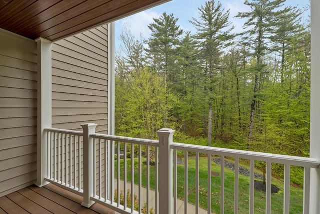 7 Willey Creek Rd Unit 205, Exeter, NH 03833