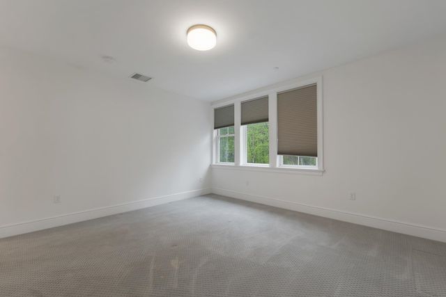 7 Willey Creek Rd Unit 205, Exeter, NH 03833