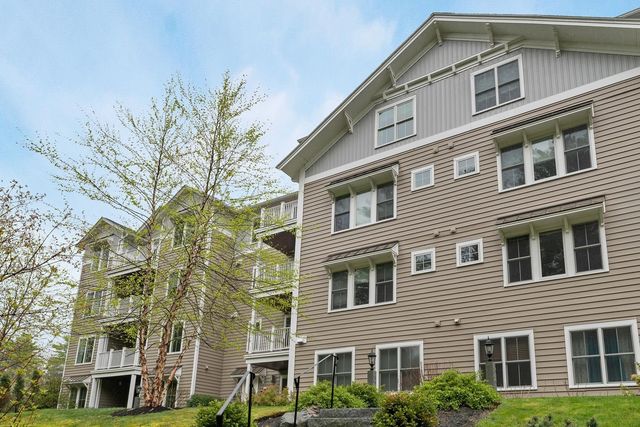 7 Willey Creek Rd Unit 205, Exeter, NH 03833