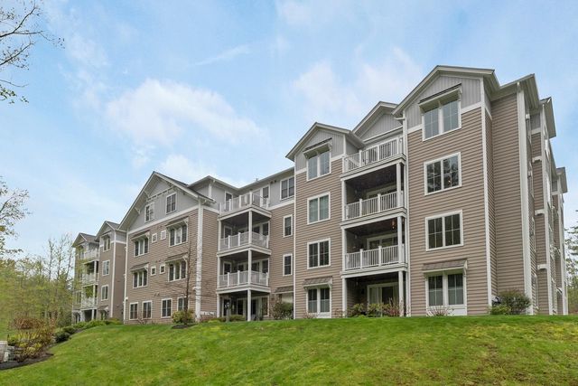 7 Willey Creek Rd Unit 205, Exeter, NH 03833