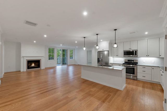 7 Willey Creek Rd Unit 205, Exeter, NH 03833