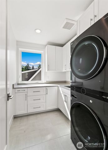 4015 A NE 56th, Seattle, WA 98105