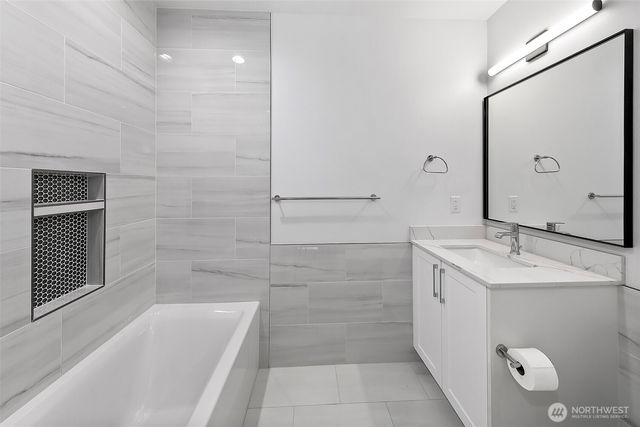 4015 A NE 56th, Seattle, WA 98105
