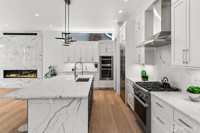 4015 A NE 56th, Seattle, WA 98105