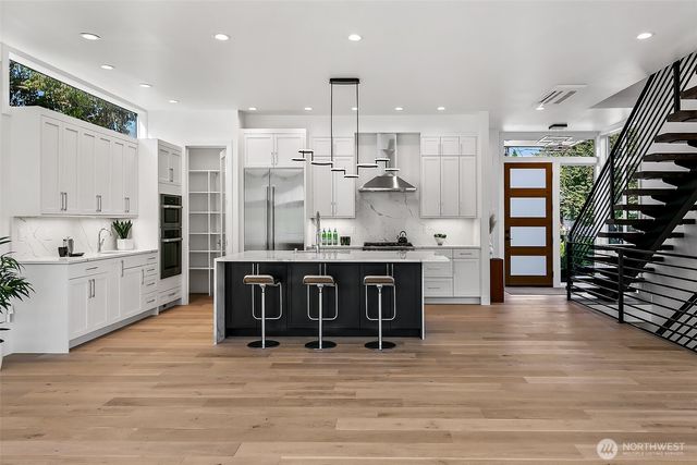 4015 A NE 56th, Seattle, WA 98105