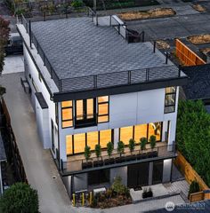 4015 A NE 56th, Seattle, WA 98105