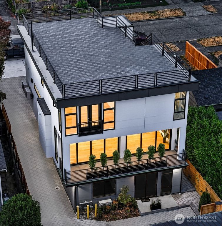 4015 A NE 56th, Seattle, WA 98105