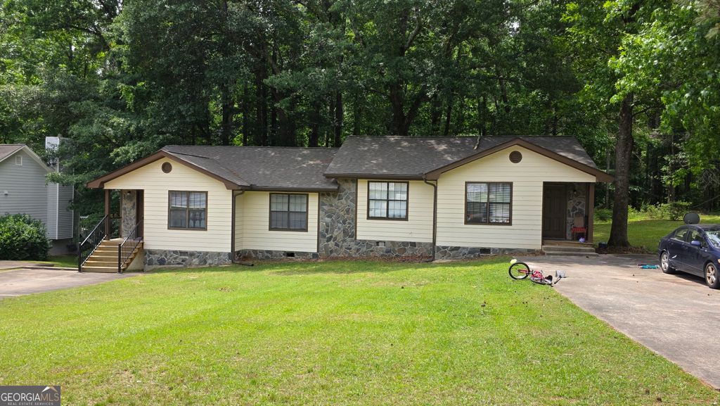 215 Handley Court, Tyrone, GA 30290
