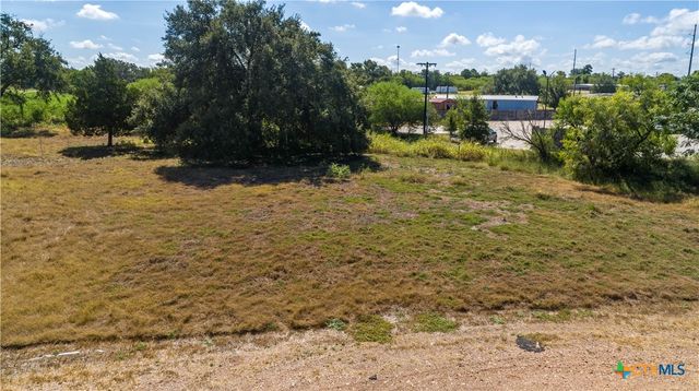 2125 N Esplanade Street, Cuero, TX 77954