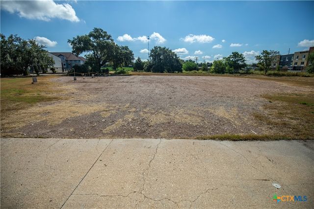 2125 N Esplanade Street, Cuero, TX 77954