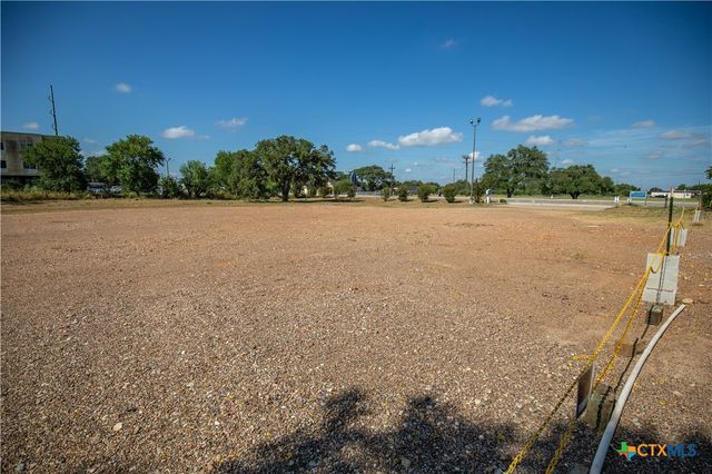 2125 N Esplanade Street, Cuero, TX 77954