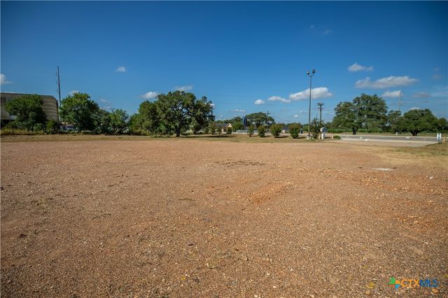 2125 N Esplanade Street, Cuero, TX 77954