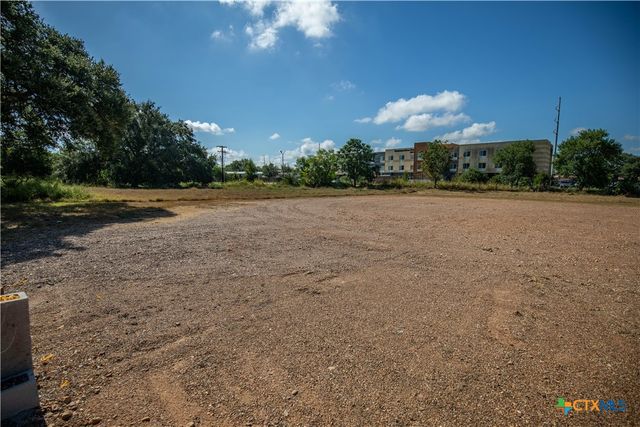 2125 N Esplanade Street, Cuero, TX 77954