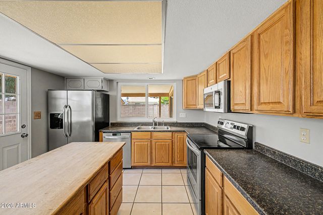3401 E DAHLIA Drive, Phoenix, AZ 85032