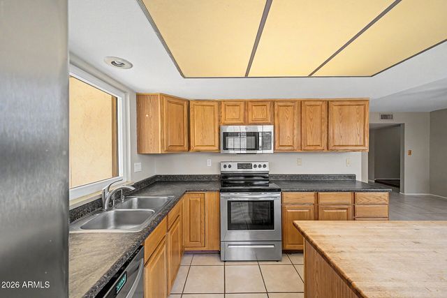 3401 E DAHLIA Drive, Phoenix, AZ 85032