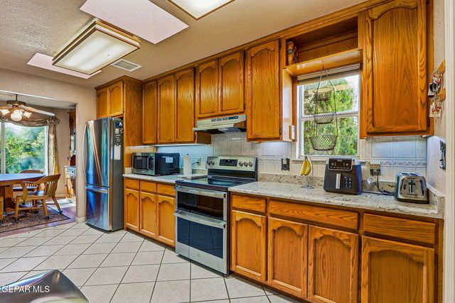 333 AVENIDA MIRADOR, Santa Teresa, NM 88008
