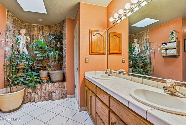 333 AVENIDA MIRADOR, Santa Teresa, NM 88008