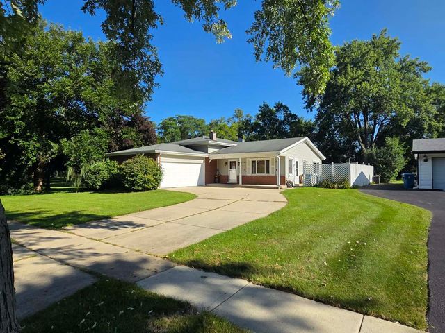 2018 Oxnard Drive, Downers Grove, IL 60516
