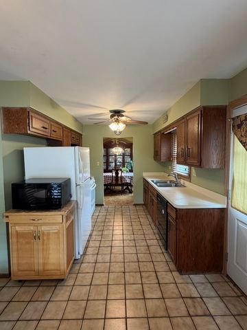 2018 Oxnard Drive, Downers Grove, IL 60516