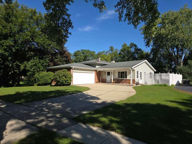 2018 Oxnard Drive, Downers Grove, IL 60516