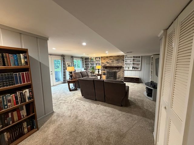 2018 Oxnard Drive, Downers Grove, IL 60516