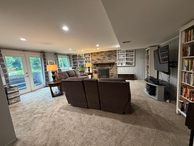 2018 Oxnard Drive, Downers Grove, IL 60516