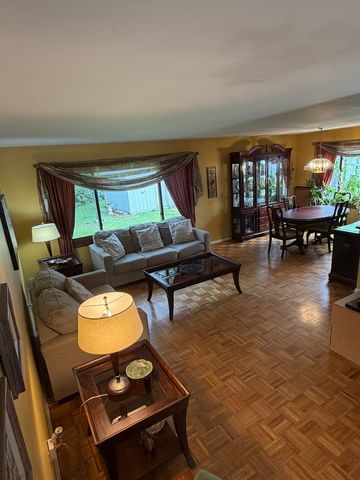 2018 Oxnard Drive, Downers Grove, IL 60516