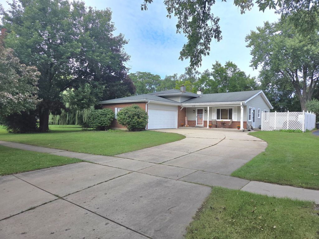 2018 Oxnard Drive, Downers Grove, IL 60516