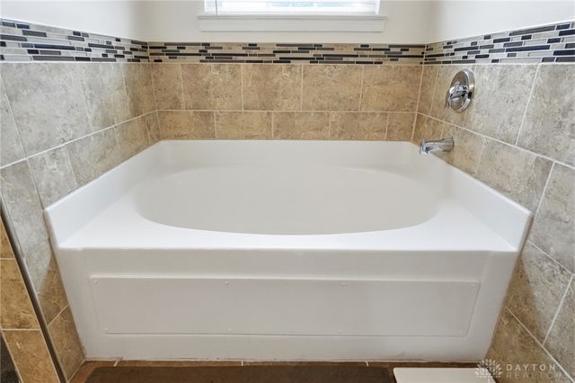 3272 Witherspoon Drive, Kettering, OH 45440