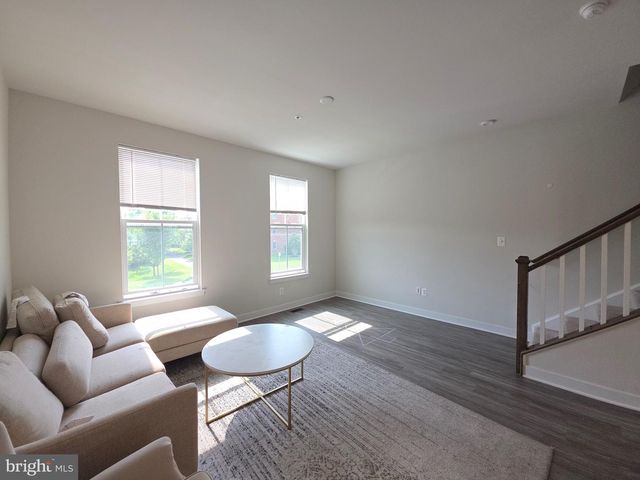 8304 GREENBELT STATION PKWY, Greenbelt, MD 20770