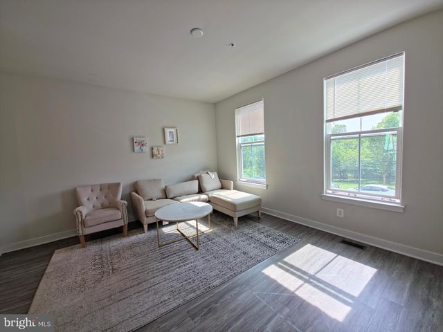 8304 GREENBELT STATION PKWY, Greenbelt, MD 20770