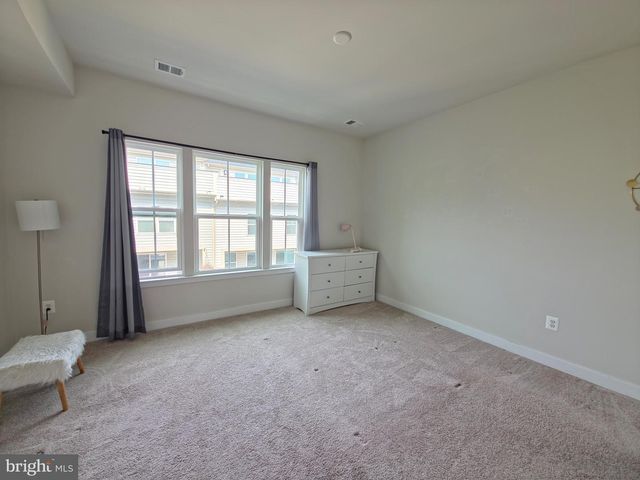 8304 GREENBELT STATION PKWY, Greenbelt, MD 20770