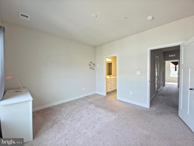 8304 GREENBELT STATION PKWY, Greenbelt, MD 20770