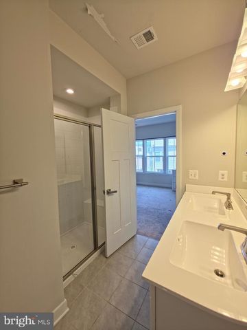 8304 GREENBELT STATION PKWY, Greenbelt, MD 20770
