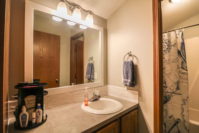 125 E Buckthorn Rd, Derby, KS 67037