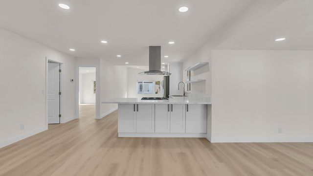 499 Millpond Drive 499, San Jose, CA 95125